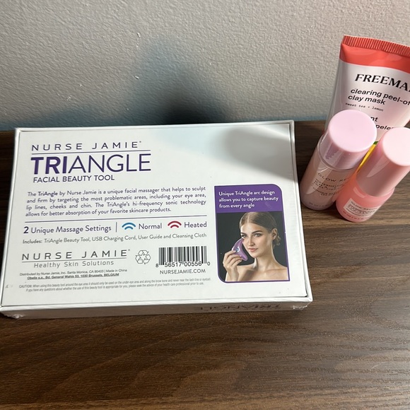 Nurse Jaime New in Box Triangle with Skincare $160 MSRP - Picture 3 of 4